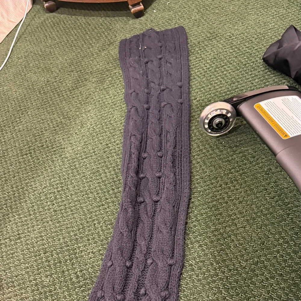 Gap Scarf Gap Black scarf thick and cozy